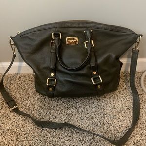 Army green Michael kors shoulder bag, gold detail